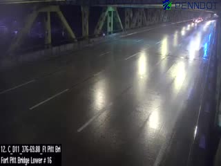 I-376 @ MM 69.88 (FT PITT BRIDGE - LOWER DECK # 16) live webcam