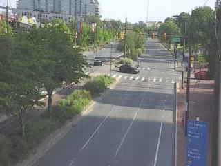 Live snapshot from S COLUMBUS BLVD @ DOCK ST