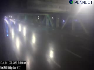 I-376 @ MM 69.92 (FT PITT BRIDGE- LOWER DECK #17) live webcam