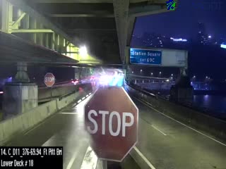 I-376 @ MM 69.94 (FT PITT BRIDGE - LOWER DECK # 18) live webcam