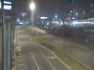 E GIRARD AVE @ RICHMOND ST live webcam