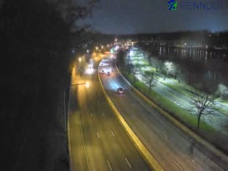 I-76 EB WEST OF SPRING GARDEN ST. live webcam